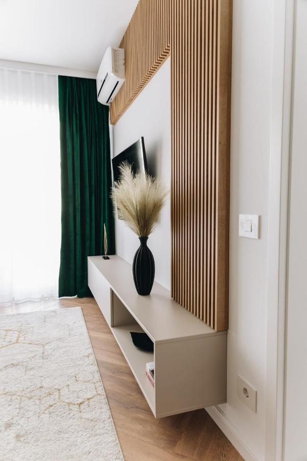 Tulip Apartment Oradea Exterior photo